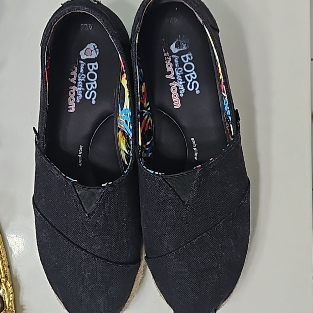 BOBS womens 9 1/2 shoes